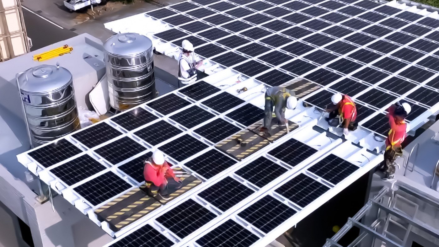 友達打造光電建築一體化整合建材，開發SunSteel光電整合型浪板，實現快速安裝、避免二次施工，讓屋頂光電躍升未來建物新標配。